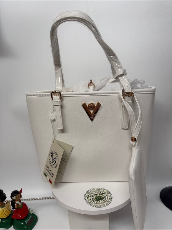 Valentino Orlandi Handbags - Women’s Valentino Orlando White Tote Bag with Gold Accent and make up bag